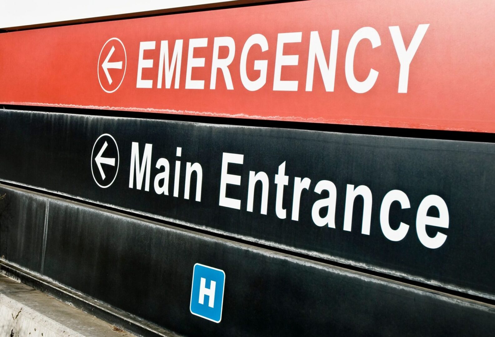 Emergency and main entrance sign